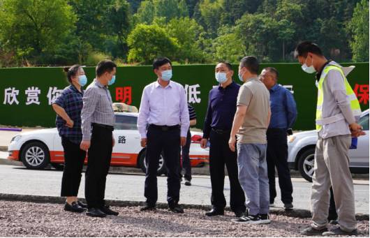 六安市公路管理處黨委書(shū)記、主任楊廣來(lái)一行蒞臨指導(dǎo)我司項(xiàng)目